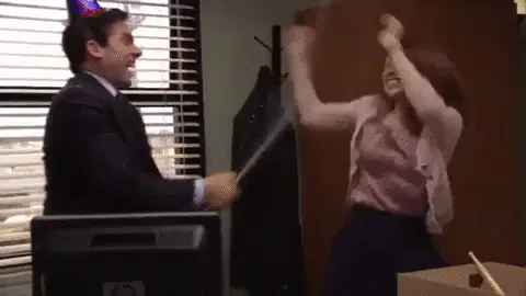 Michael 在办公室庆祝