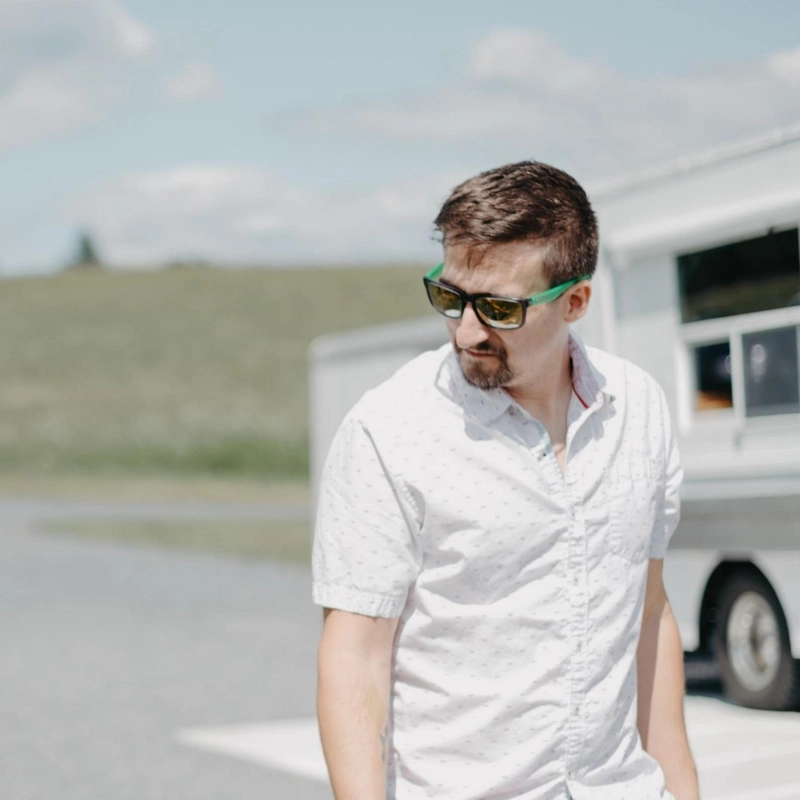 乔恩·卡尔霍恩