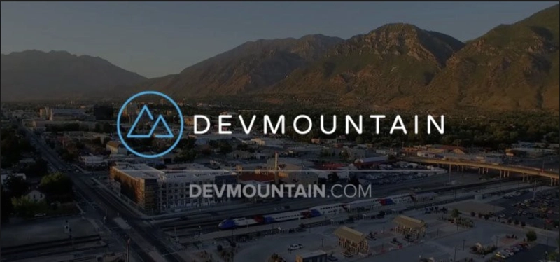 DevMountain 徽标和山脉照片