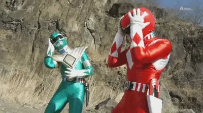 红衣战士和绿衣战士痛苦不堪