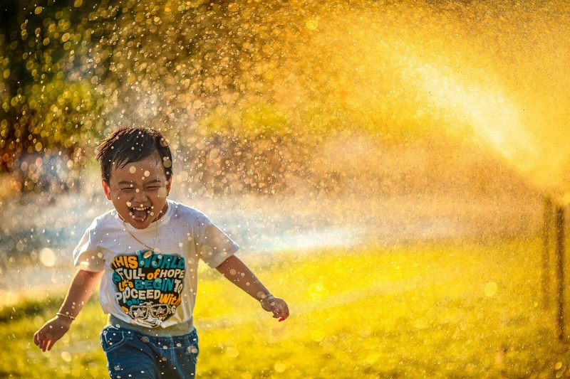 Unsplash/@phammi – 每天淋浴很简单，但功效却足够强大。