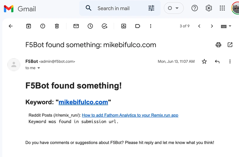 我的 Gmail 收件箱里收到的 f5bot 通知截图。这是一封简单的纯文本邮件，其中包含一个链接，指向 Reddit 上提到的 mikebifulco.com 上的一篇文章。