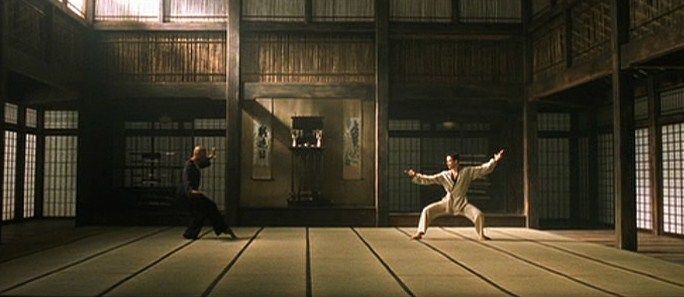 Neo 和 Morpheus 在道场准备战斗