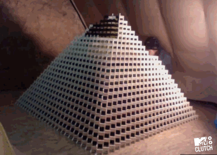 压平金字塔