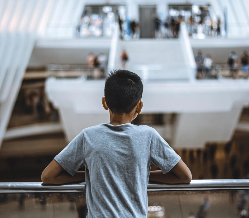 照片由 Scott Gummerson 拍摄,来自 Unsplash