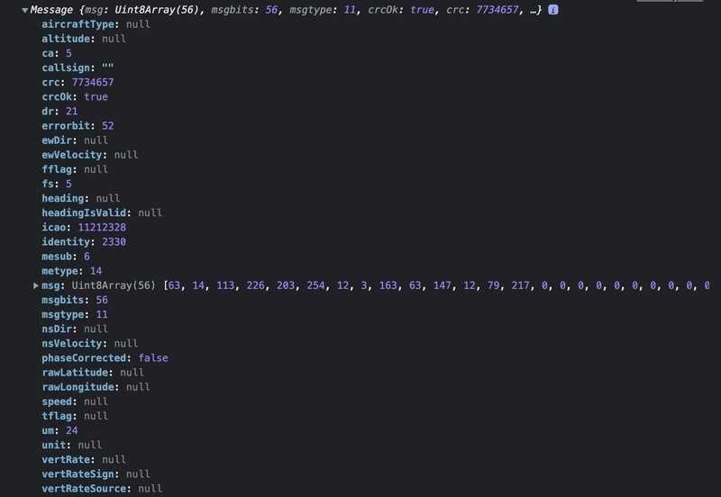 JSON 对象显示包括速度、高度、纬度、经度等属性。