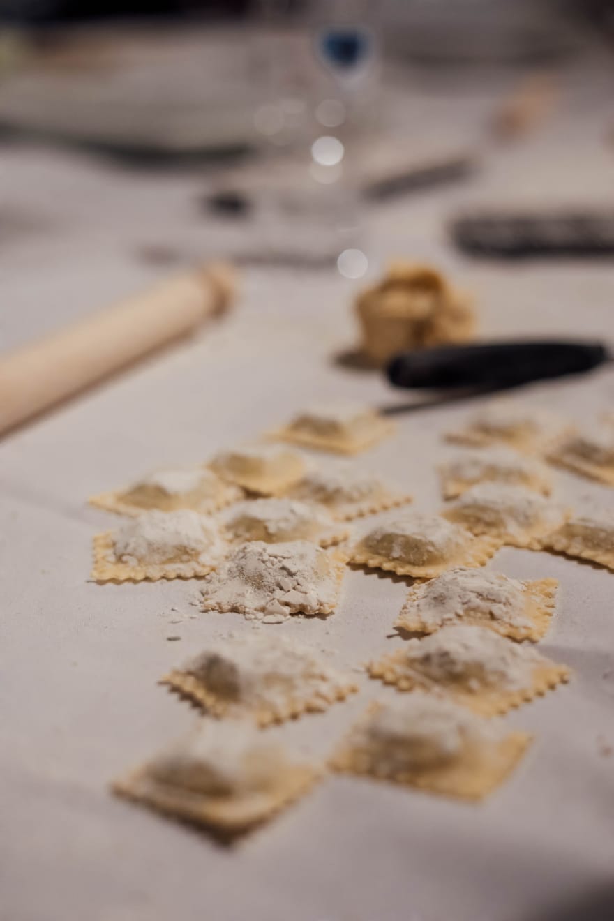 照片由 [Lindsay Lenard](https://unsplash.com/@lindsaylona?utm_source=unsplash&utm_medium=referral&utm_content=creditCopyText) 于 [Unsplash](https://unsplash.com/s/photos/ravioli?utm_source=unsplash&utm_medium=referral&utm_content=creditCopyText) 拍摄