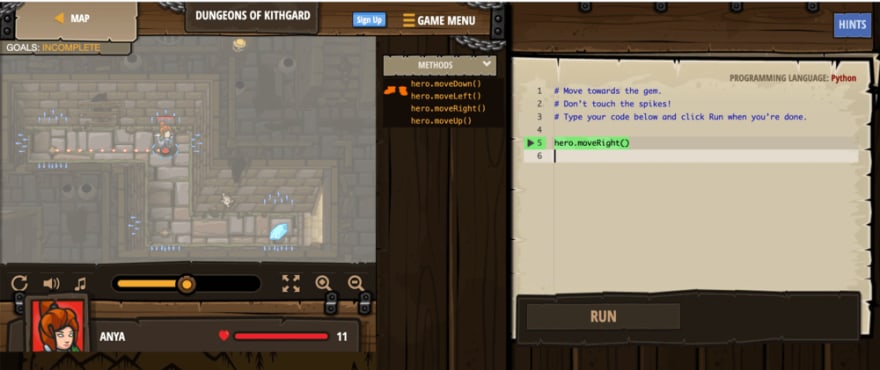 在 CodeCombat 中，你需要编写控制英雄的代码，引导英雄穿越险境。在第一课中，你将使用 hero.moveRight() 和 hero.moveDown() 等简单方法引导英雄。